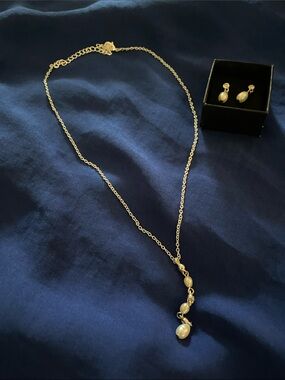 Avon Cultured Pearl Drop Necklace and Earrings Set - Silver Tone